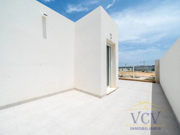 Chalet adosado en calle de Creta