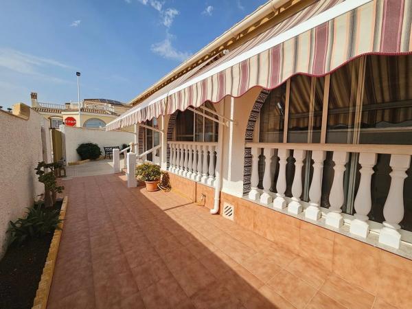 Chalet adosado en calle de Creta