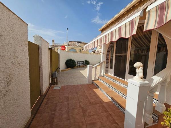 Chalet adosado en calle de Creta