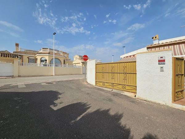 Chalet adosado en calle de Creta