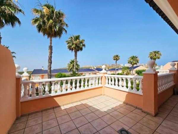 Casa independiente en avenida de Noruega