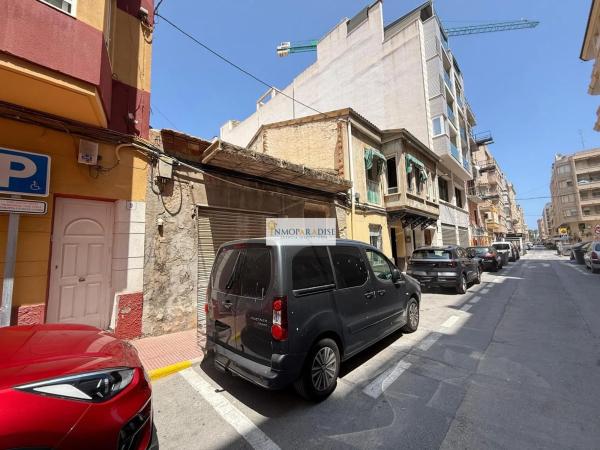 Casa independiente en calle Cervantes