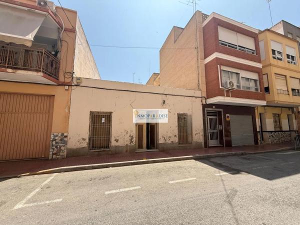Casa independiente en calle Cervantes