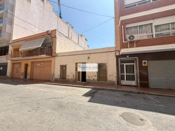 Casa independiente en calle Cervantes