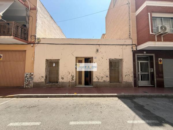 Casa independiente en calle Cervantes