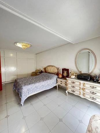 Piso en calle Reina Victoria, 56