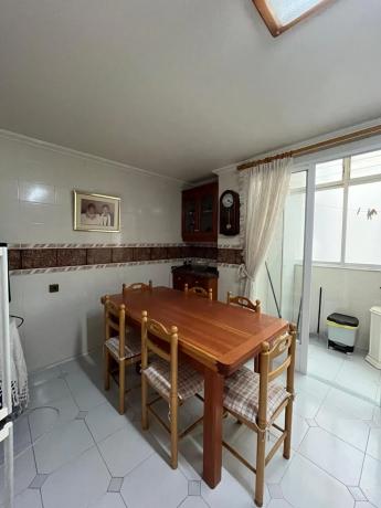 Piso en calle Reina Victoria, 56