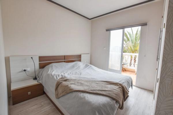 Chalet adosado en calle Islas Canarias, 1