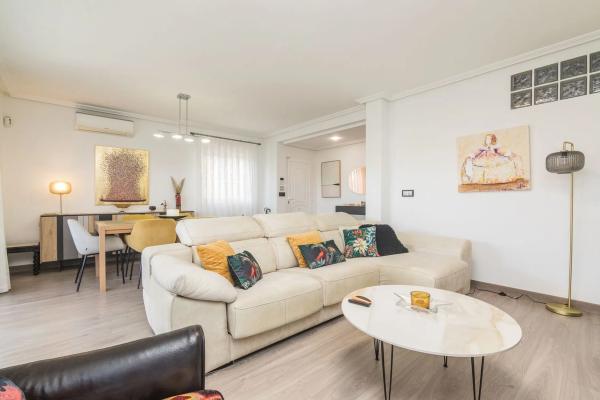 Chalet pareado en calle San Miguel de Sallnas