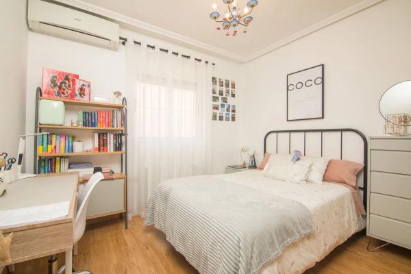 Chalet pareado en calle San Miguel de Sallnas