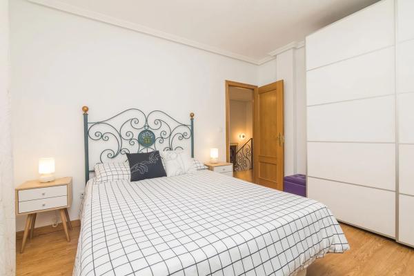 Chalet pareado en calle San Miguel de Sallnas