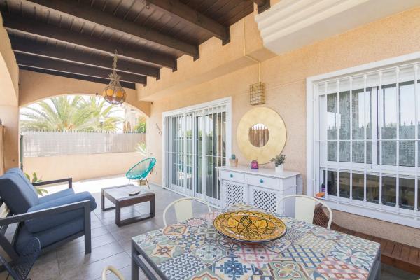 Chalet pareado en calle San Miguel de Sallnas