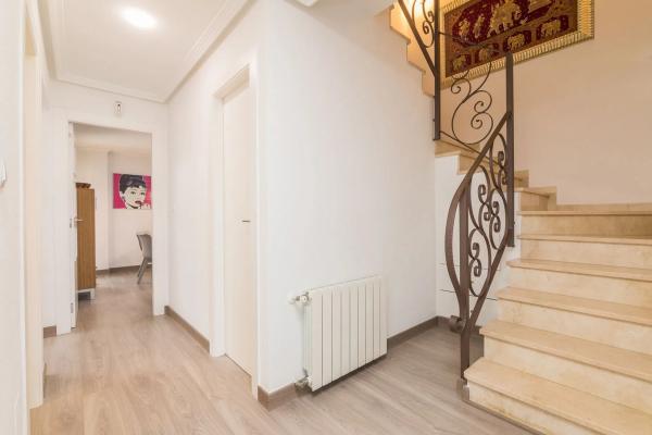 Chalet pareado en calle San Miguel de Sallnas