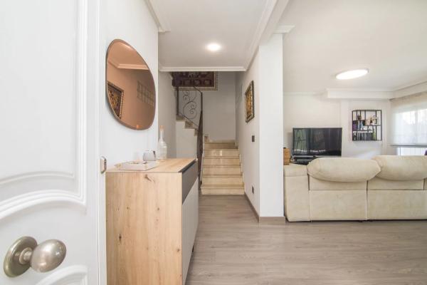 Chalet pareado en calle San Miguel de Sallnas