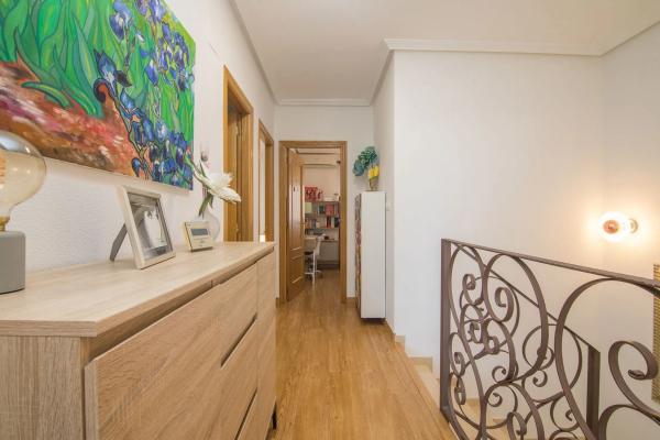 Chalet pareado en calle San Miguel de Sallnas