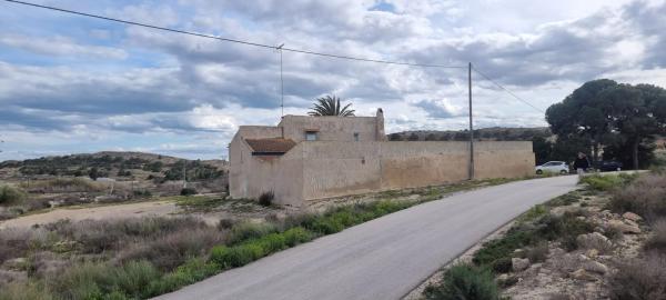 Casa rural en camino salades torrellano s/n