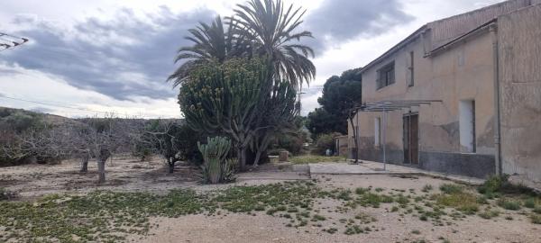 Casa rural en camino salades torrellano s/n