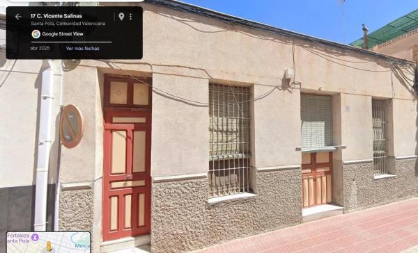 Casa independiente en calle Vicente Salinas