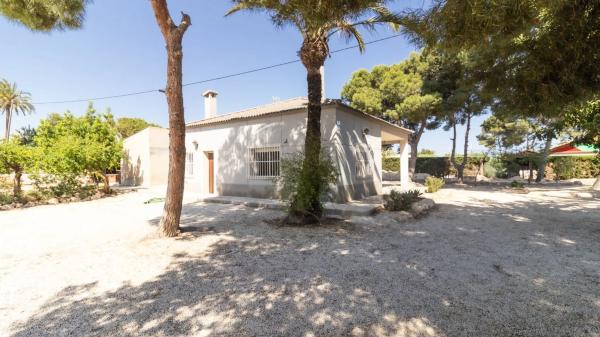 Casa independiente en Pd. Altabix Pol. 1