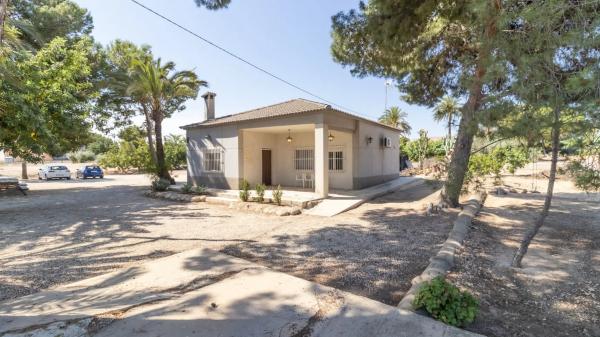 Casa independiente en Pd. Altabix Pol. 1