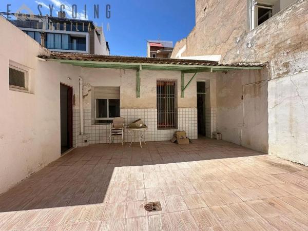 Casa independiente en calle Vicente Salinas