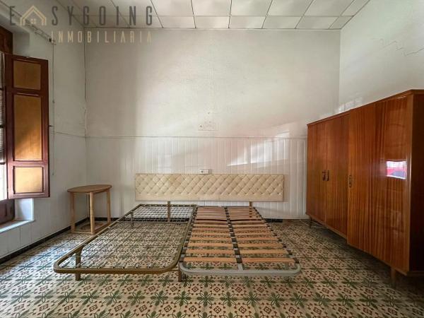 Casa independiente en calle Vicente Salinas