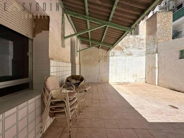 Casa independiente en calle Vicente Salinas