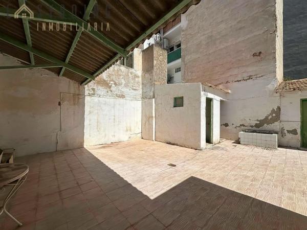 Casa independiente en calle Vicente Salinas