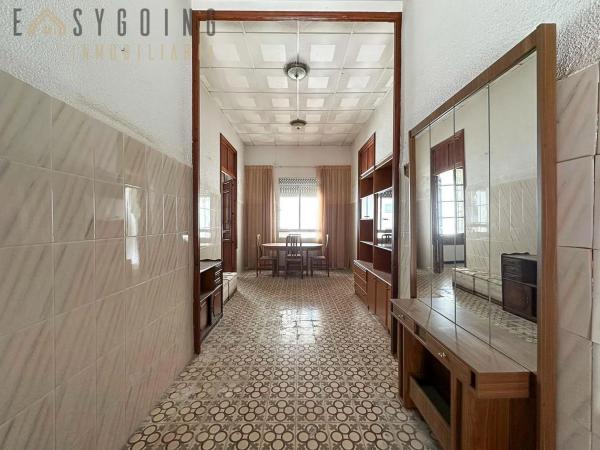 Casa independiente en calle Vicente Salinas