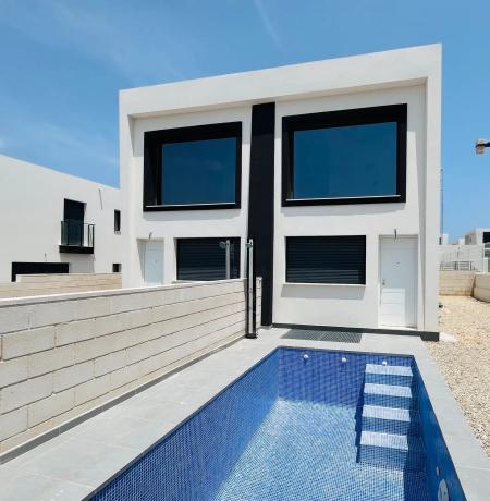 Chalet pareado en calle de Creta, 66