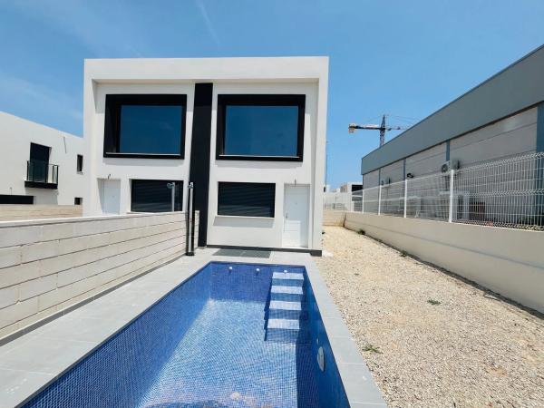 Chalet pareado en calle de Creta, 66