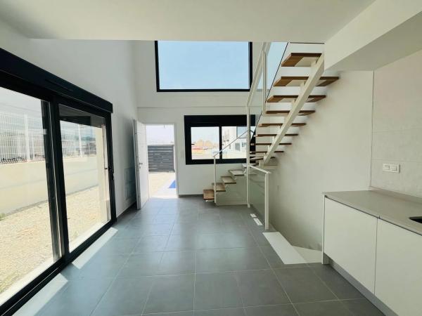 Chalet pareado en calle de Creta, 66