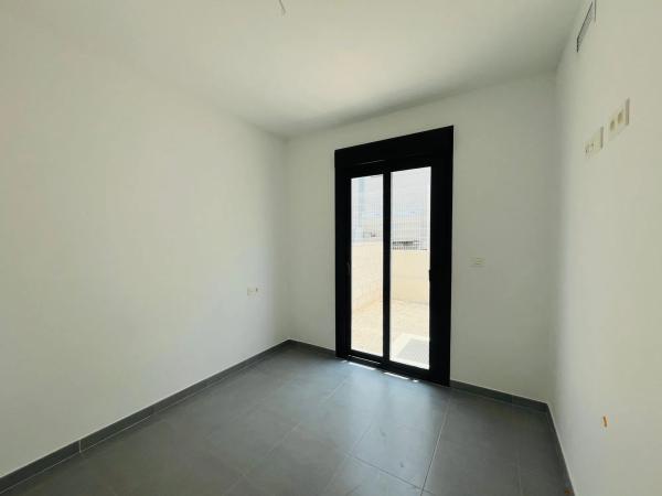 Chalet pareado en calle de Creta, 66