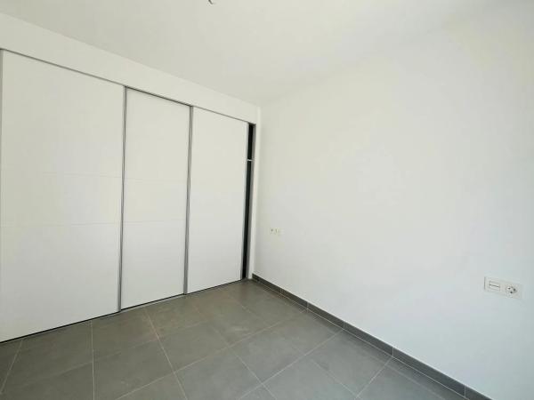 Chalet pareado en calle de Creta, 66