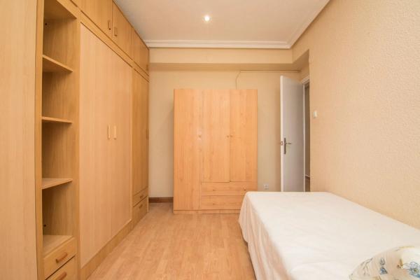 Piso en Barrio Reina Victoria-Miguel Hernández