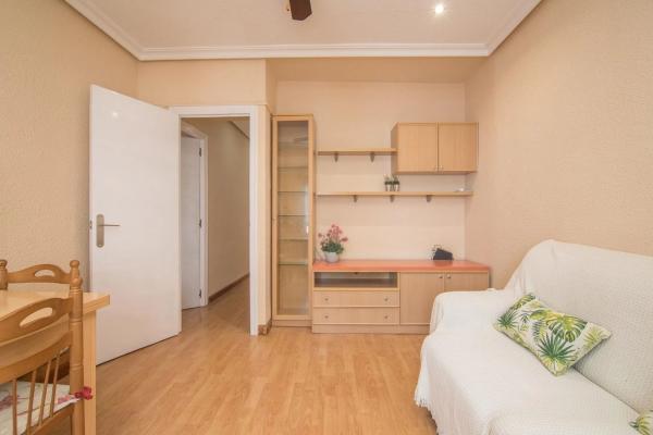 Piso en Barrio Reina Victoria-Miguel Hernández