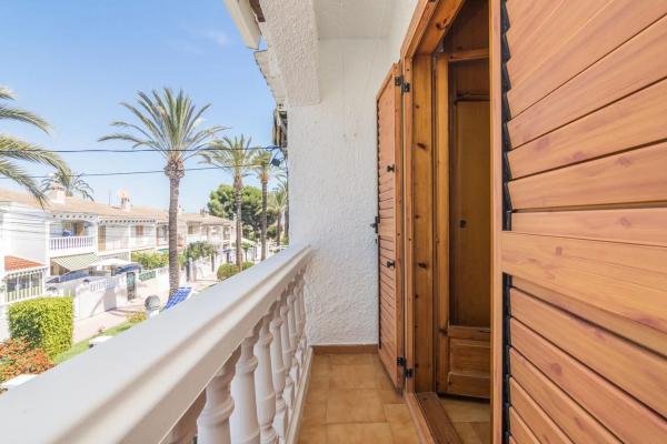 Chalet adosado en calle Canarias