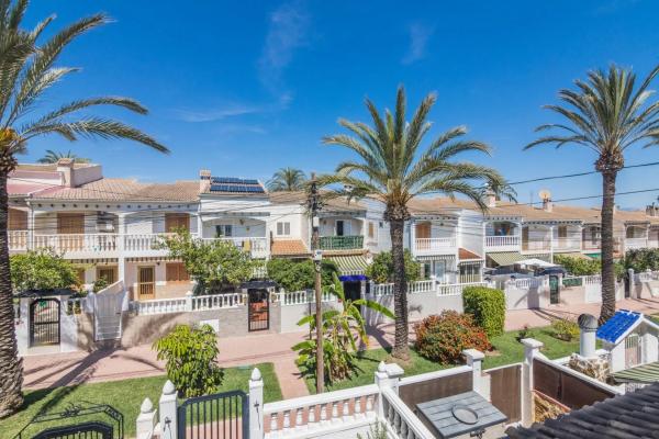 Chalet adosado en calle Canarias