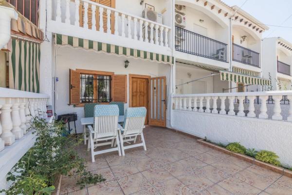 Chalet adosado en calle Canarias