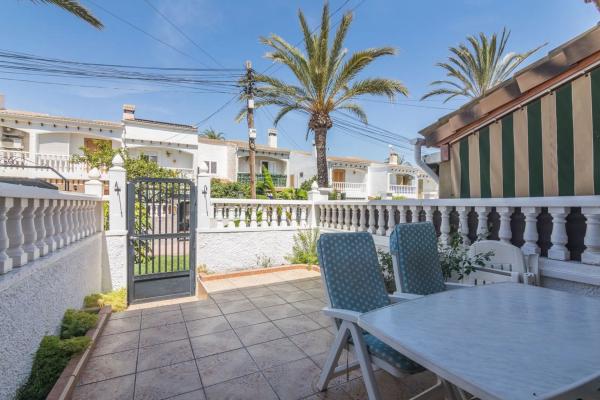 Chalet adosado en calle Canarias