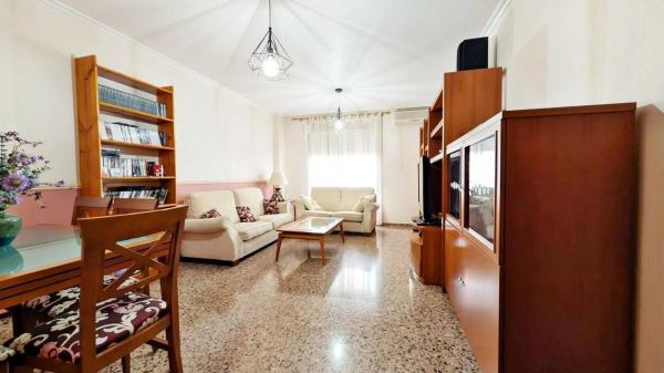 Piso en calle de Maximilia Thous