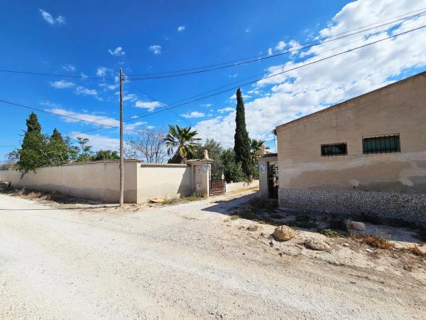 Casa independiente en calle Saladas, 1042