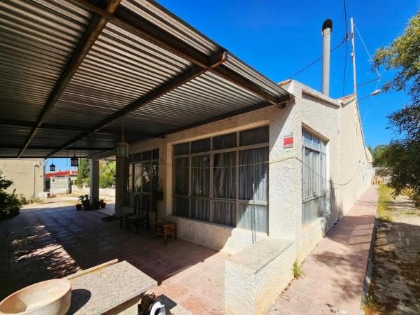 Casa independiente en calle Saladas, 1042