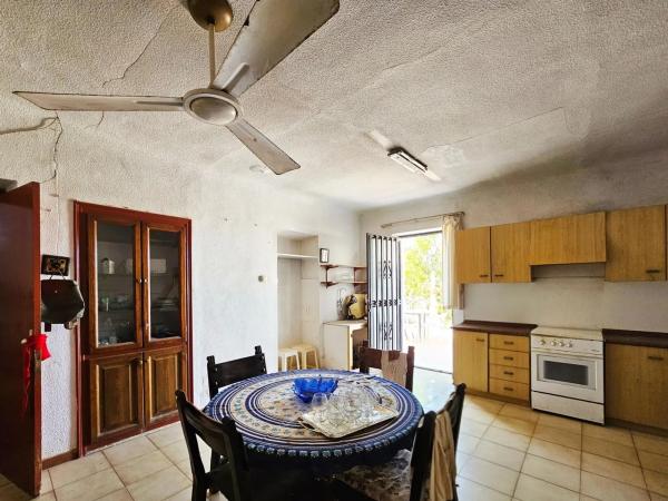 Casa independiente en calle Saladas, 1042