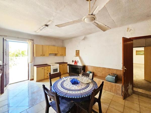 Casa independiente en calle Saladas, 1042