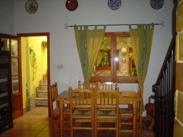 Chalet adosado en Nueva, 24