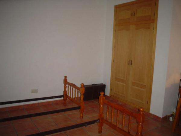 Chalet adosado en Nueva, 24