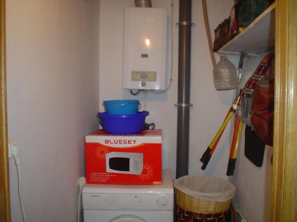 Chalet adosado en Nueva, 24