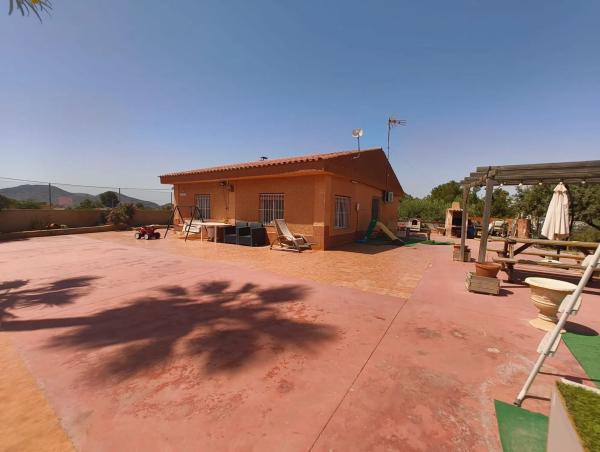 Casa independiente en calle la Cañada