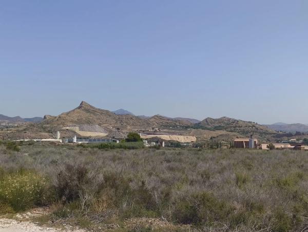 Casa independiente en calle la Cañada